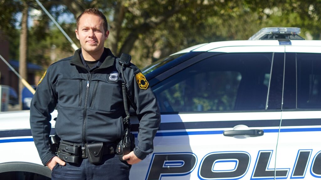 A police officer decides to seek a mental health treatment.